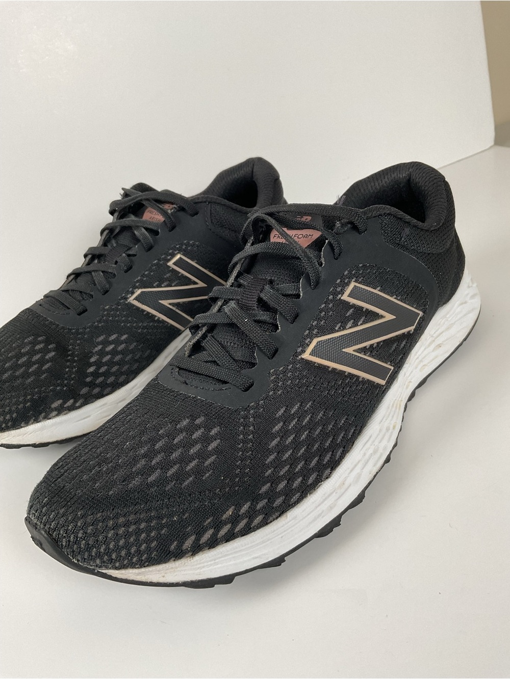 New Balance Fresh Foam Running Shoes Black Women’s Size 9 Wide Comfort - Picture 4 of 9